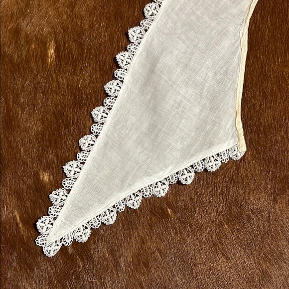 vintage hand made cotton collar with lace edging, featuring triangular points - Picture 3 of 9